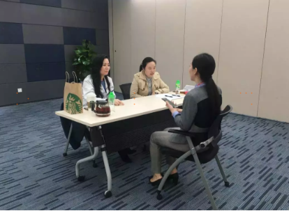 在微众银行办公楼,三甲医院专家为员工提供一对一问诊服务 在微众银行办公楼,三甲医院专家为员工提供一对一问诊服务