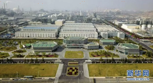 万华烟台工业园中的一座座办公楼 形成一个个巨大的苯环分子结构 万华烟台工业园中的一座座办公楼 形成一个个巨大的苯环分子结构