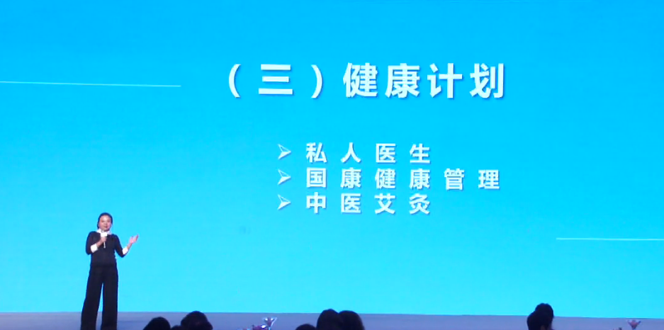企业家年会何巧女.png 企业家年会何巧女.png