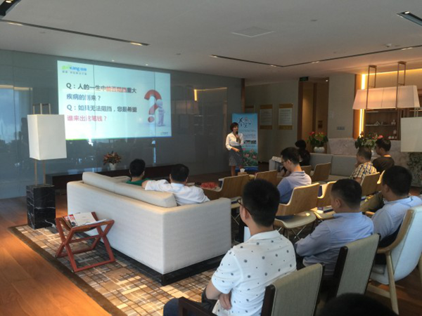 座无虚席,都在认真学习健康知识 座无虚席,都在认真学习健康知识