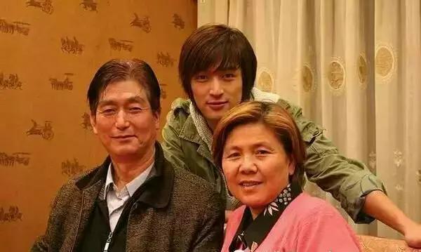 胡歌和这个女人的感人故事……姚贝娜梅艳芳等明星都和它有关!